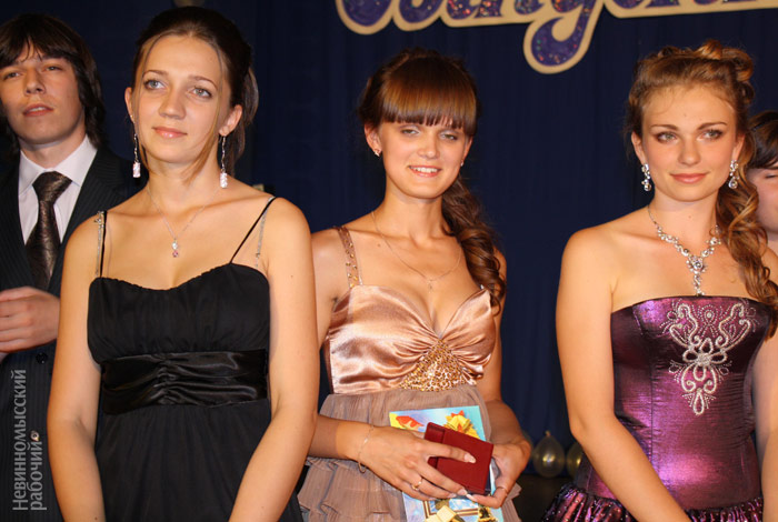 В Бишкеке состоится городской выпускной балл отличников 2012 года, получающих аттестаты особого образца