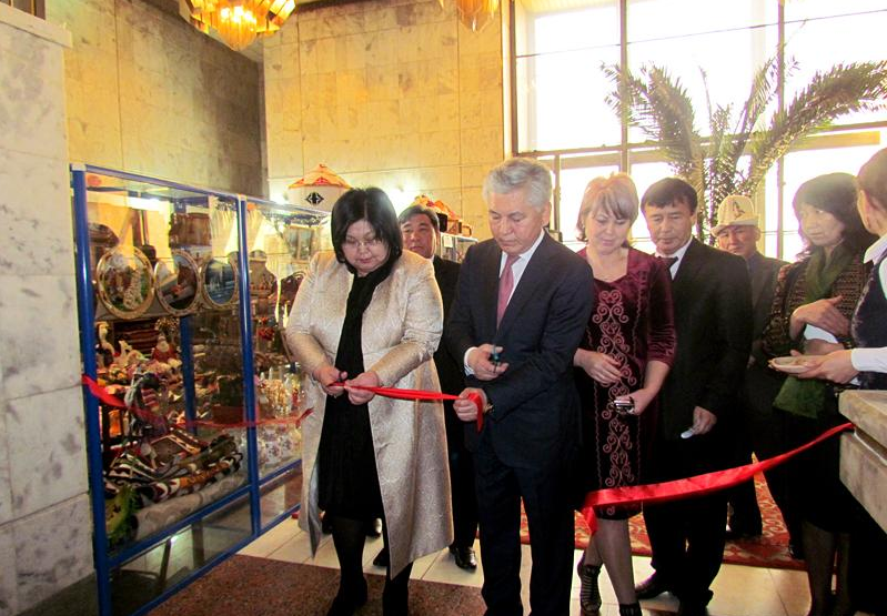 Выставка «Ата Мекен оз баатырларын унутпайт» открылась в Национальной библиотеке