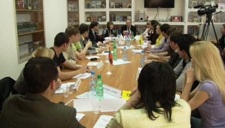 В Бишкеке эксперты обсудят роль молодежи в реформировании страны 
