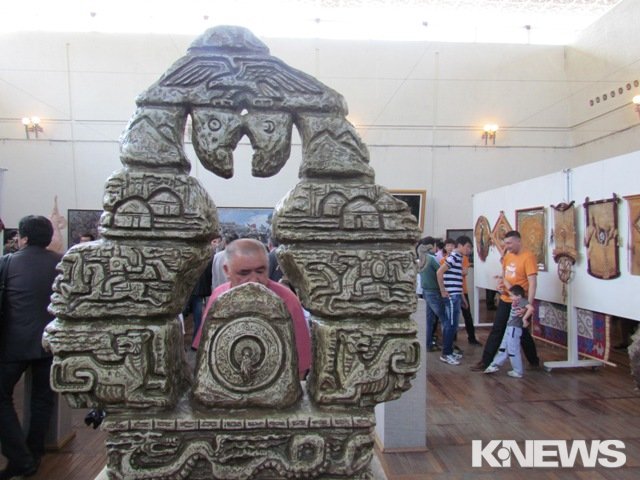 В Бишкеке открылась выставка «Вселенная Манаса»