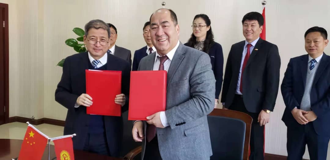 ОшГУ и Синьцзянский педагогический университет подписали договор о сотрудничестве