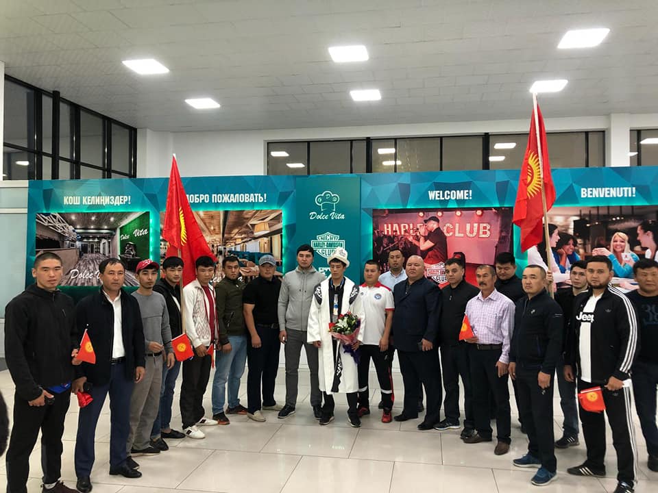 Кыргызстанец завоевал «бронзу» на чемпионате мира по боксу среди студентов в России