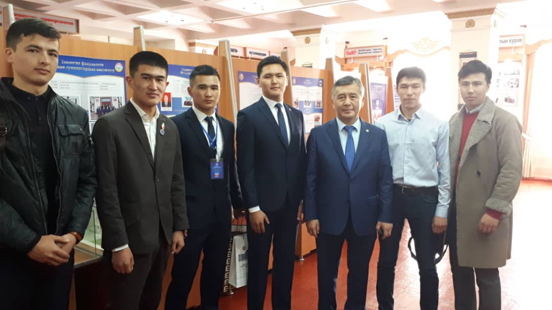 Посол Джунусов встретился со студентами Ошского госуниверситета