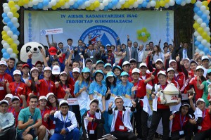 Школьники из Кыргызстана принимают участие в открытой полевой олимпиаде юных геологов в Казахстане
