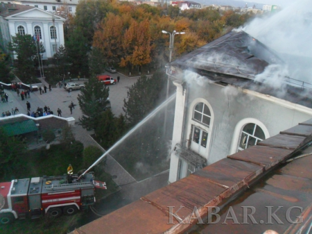 Пожар в КТУ им. И.Раззакова уничтожил 500 квадратных метров кровли (фото)