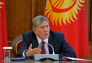 Алмазбек Атамбаев вручил президентские стипендии 56 лучшим студентам Кыргызстана 